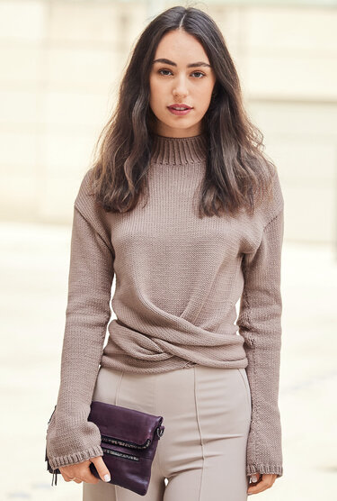 Strickanleitung: Puderfarbener Pulli mit Wickeleffekt