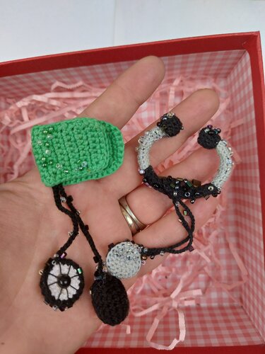 Stethoscope and Tonometer brooch crochet Pattern