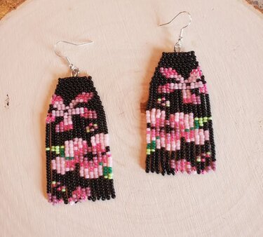 Plum Roses fringe earrings - Crafts