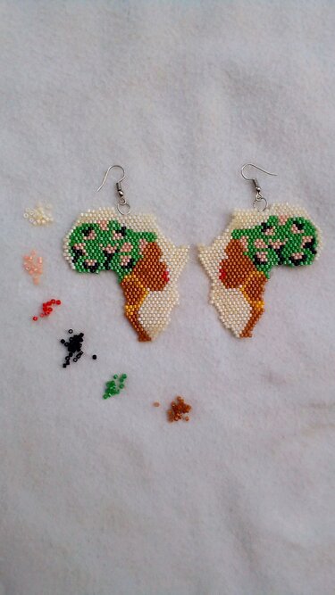 African Woman Brick Stitch - Crafts