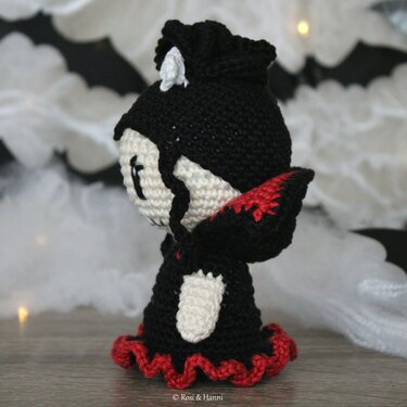 Häkelanleitung Mrs Dracula - Vampir - Bild 5