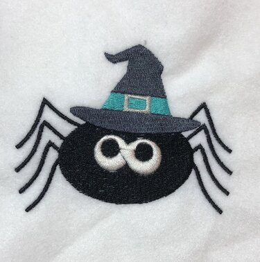 Spinne mit Hut 10x10 - Sticken