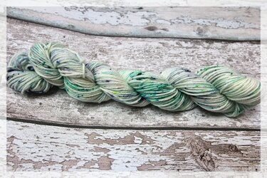 Sprenkelgarn einfach selber färben - Basteln