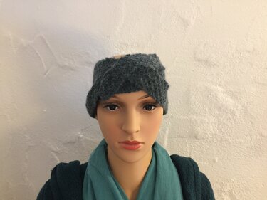 "Strickanleitung" Stirnband mit Perlmuster und Zopf vorne