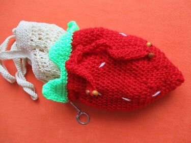 Häkelanleitung kleines freches Früchtchen " Erdbeere "