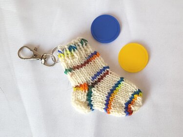 Strickanleitung Taschenbaumler, Schlüsselanhänge Socke für Einkaufswagen-Chip - Bild 11