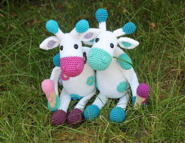 blooming giraffes crochet pattern