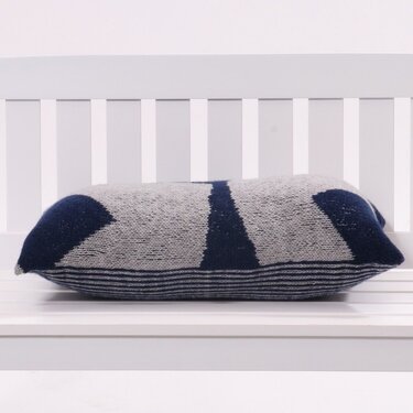 Faroe Cushion - Knitting