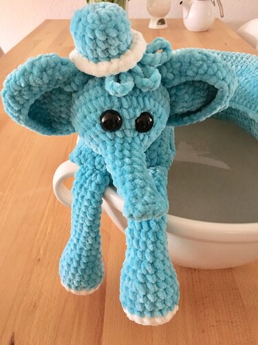 Häkelanleitung "Nackenhörnchen Fanti" von OttiBerlin