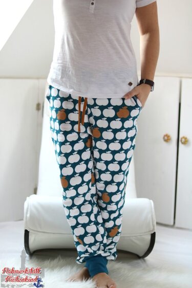 Genähte Damenhose mit Apfel-Print, Kordelzug, seitlichen Taschen und elastischen Bündchen