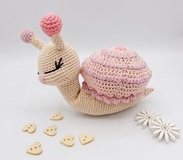 Schnecke Lilly- Häkelanleitung Amigurumi von Wolldiamant