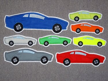 Rennauto und Zielflagge Stickdatei - Sticken