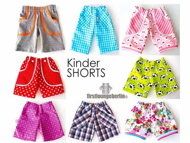 Collage aus acht bunten Kinder- und Baby-Shorts mit unterschiedlichen Mustern