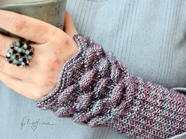 Wrist warmers "Lotus", knitting pattern, 2 sizes