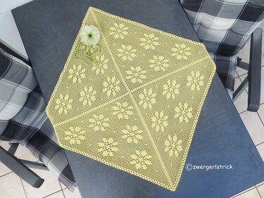 Häkelanleitung für Mitteldecke 'Blumen'