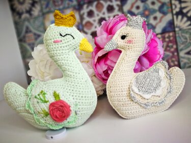 Schwanenprinzessin als Dekoration oder Babyspielzeug häkeln