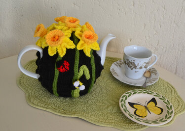 Daffodil Tea Cozy - Knitting