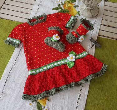 Strawberry Field Dress set for 3 to 18 months - Knitting
