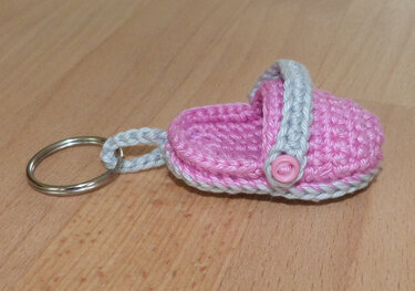 Crochet pattern for a cute key chain clog