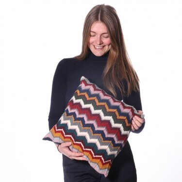 Peru Cushion - Knitting