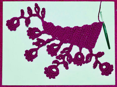 romantisches Dreieckstuch-Muster "Schattenblumen" - Häkeln