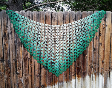 Fantastica*  crochet pattern, shawl pattern, charted, triangular shawl