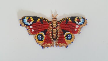 großer wunderschöner Schmetterling "Tagpfauenauge" / Anhänger aus Perlen - Basteln