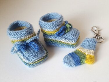 Strickanleitung Babyschuhe, Sohlenlänge ca. 7 cm + Anleitung Mini-Socke