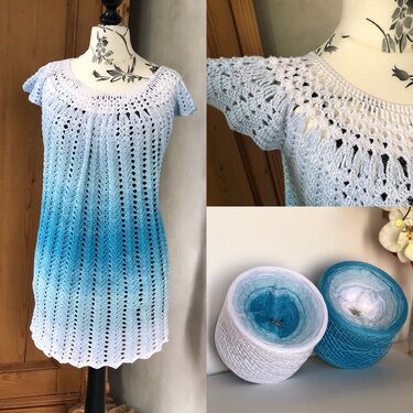Weiß‑türkises gehäkeltes Tunika‑Kleid mit Ajourmuster und Verlaufsgarn