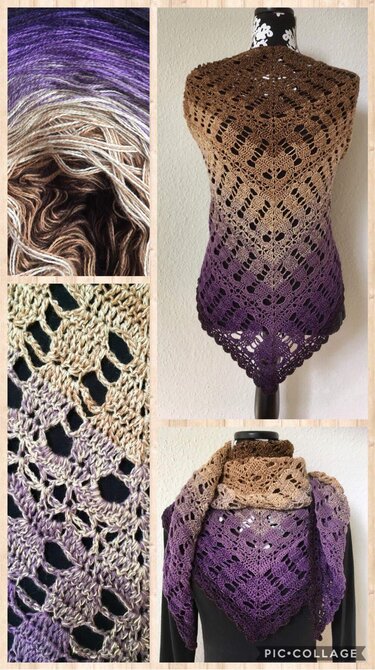 Gehäkeltes Dreieckstuch in Lila und Beige mit Lochmuster auf Schneiderpuppe