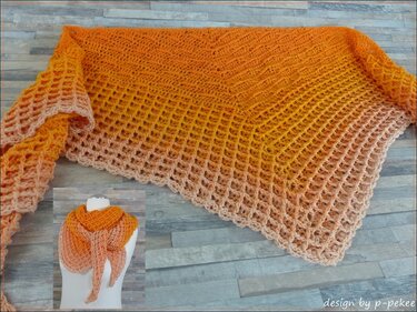 Gehäkeltes Dreieckstuch in Orange-Pfirsich mit offenem Lochmuster, flach liegend und auf einer Schaufensterpuppe drapiert.