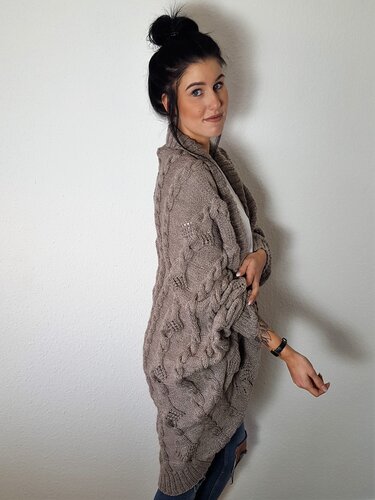 133 Strickanleitung Cardigan Seelenwärmer oversize Herbstlaub in mehreren Größen und Variationen - Bild 6