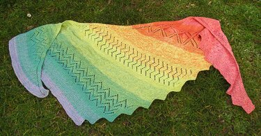 Strickanleitung Drachenschwanztuch "Maskenball"