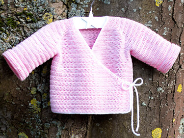 Häkelanleitung Baby Wickeljacke nahtlos / raglan von oben