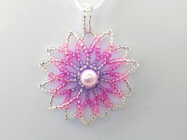 Dahlia Perlen-Anhänger im Farbverlauf - Basteln