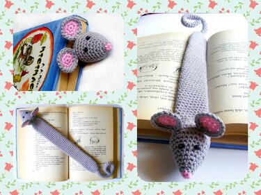 Gehäkeltes Maus-Lesezeichen, grau mit rosa Ohren und Nase, steckt in einem Buch.