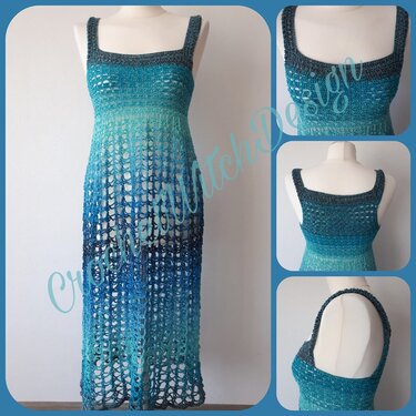 Türkis-blaues gehäkeltes Maxikleid mit Ajourmuster auf Schaufensterpuppe