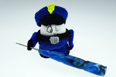 Eierwärmer Feuerwehrmann und Polizist Häkelanleitung Amigurumi