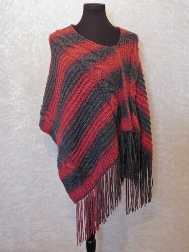 Strickanleitung Poncho stricken mit Fransen Siria