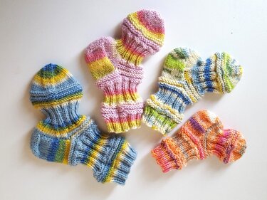 Strickanleitung Baby-Mojo-Socken, Glückssocken in 4 Größen   #245