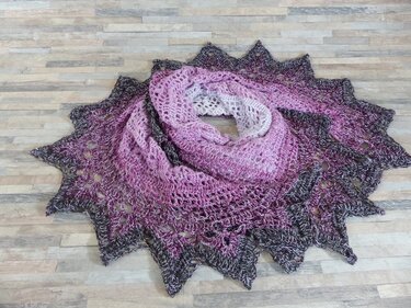 El Casur Häkelanleitung für ein Dreieckstuch mit Zackenabschluss