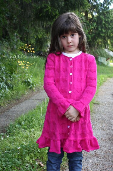 Isabel Long Cardigan with heart pattern - Knitting