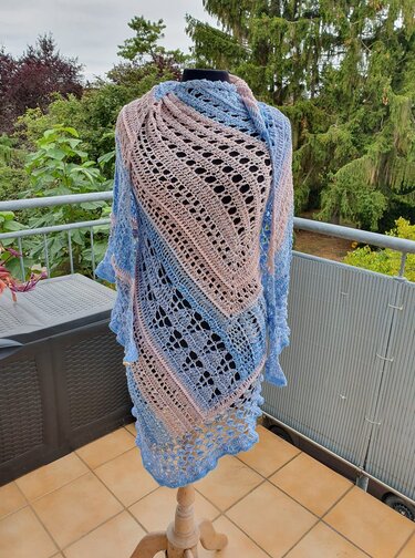 Häkelanleitung Tuch Mona ein außergewöhnliches Dreiecktuch