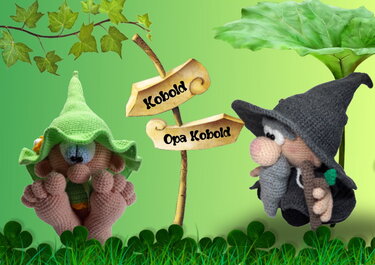 Zwei gehäkelte Kobold-Amigurumi: links grün mit großer Krempe, rechts grau mit Bart und Stock; dazwischen Wegweiser 'Kobold'/'Opa Kobold'.