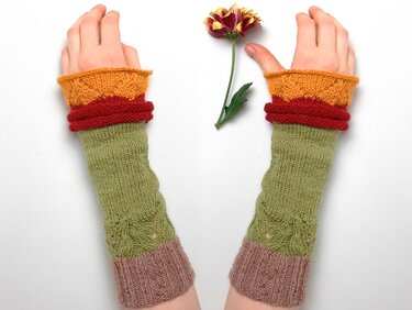 Armstulpen stricken "Flower Power", Anleitung für Gr. S und M/L