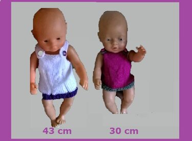 Gestrickter Puppen- Pullunder – Minikleid., Gr. 43 und 30 cm - Bild 2