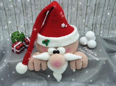 Whimsical peeking crocheted Santa face with slouchy red hat