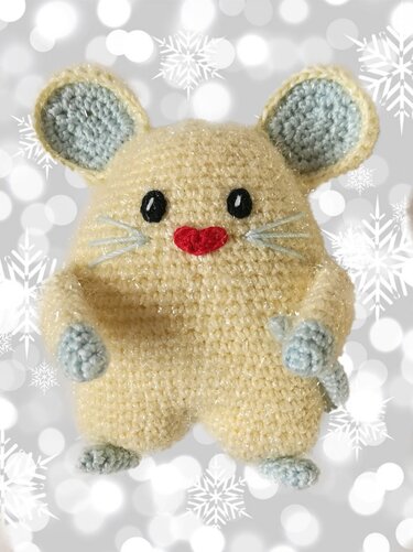 PDF Pattern Milky Mouse with Heart Ornament - Crochet