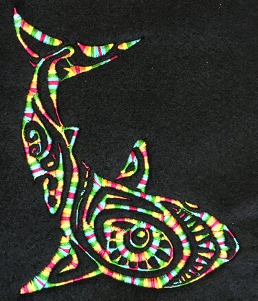 Hai Tribal requin alle Formate 13x18 - Sticken