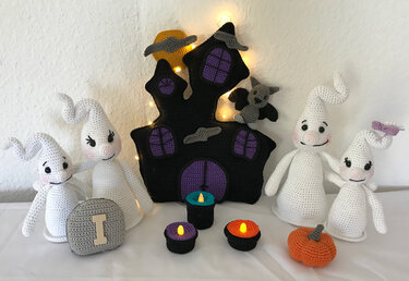 Süßes oder Saures - "Geisterfamilie Grumpatsch" mit Schloß - Häkeln